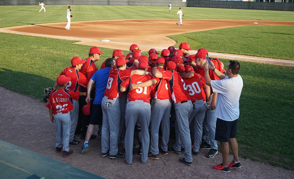 Serbian Baseball nacional team Srpski beizbol nacionalni tim u Americi. beizbol utakmca Srbija Oilmen Serbia Oilmen USA Srpska Televizija Cikago Serbian Television USA