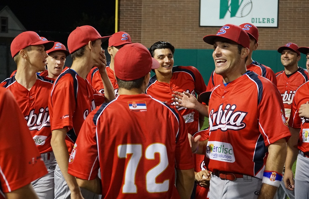 Serbian Baseball nacional team Srpski beizbol nacionalni tim u Americi. beizbol utakmca Srbija Oilmen Serbia Oilmen USA Srpska Televizija Cikago Serbian Television USA