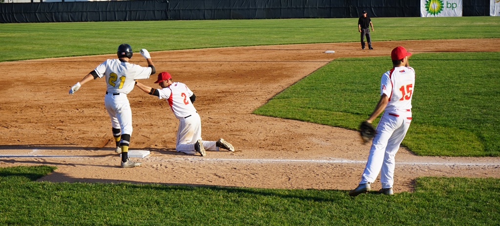 Serbian Baseball nacional team Srpski beizbol nacionalni tim u Americi. beizbol utakmca Srbija Oilmen Serbia Oilmen USA Srpska Televizija Cikago Serbian Television USA