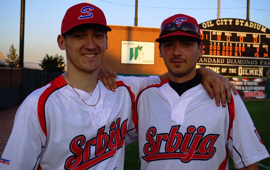 Serbian Baseball nacional team Srpski beizbol nacionalni tim u Americi. beizbol utakmca Srbija Oilmen Serbia Oilmen USA Srpska Televizija Cikago Serbian Television USA