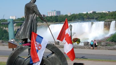 Spomenik Nikli Tesli u kanadskoj Nijagari