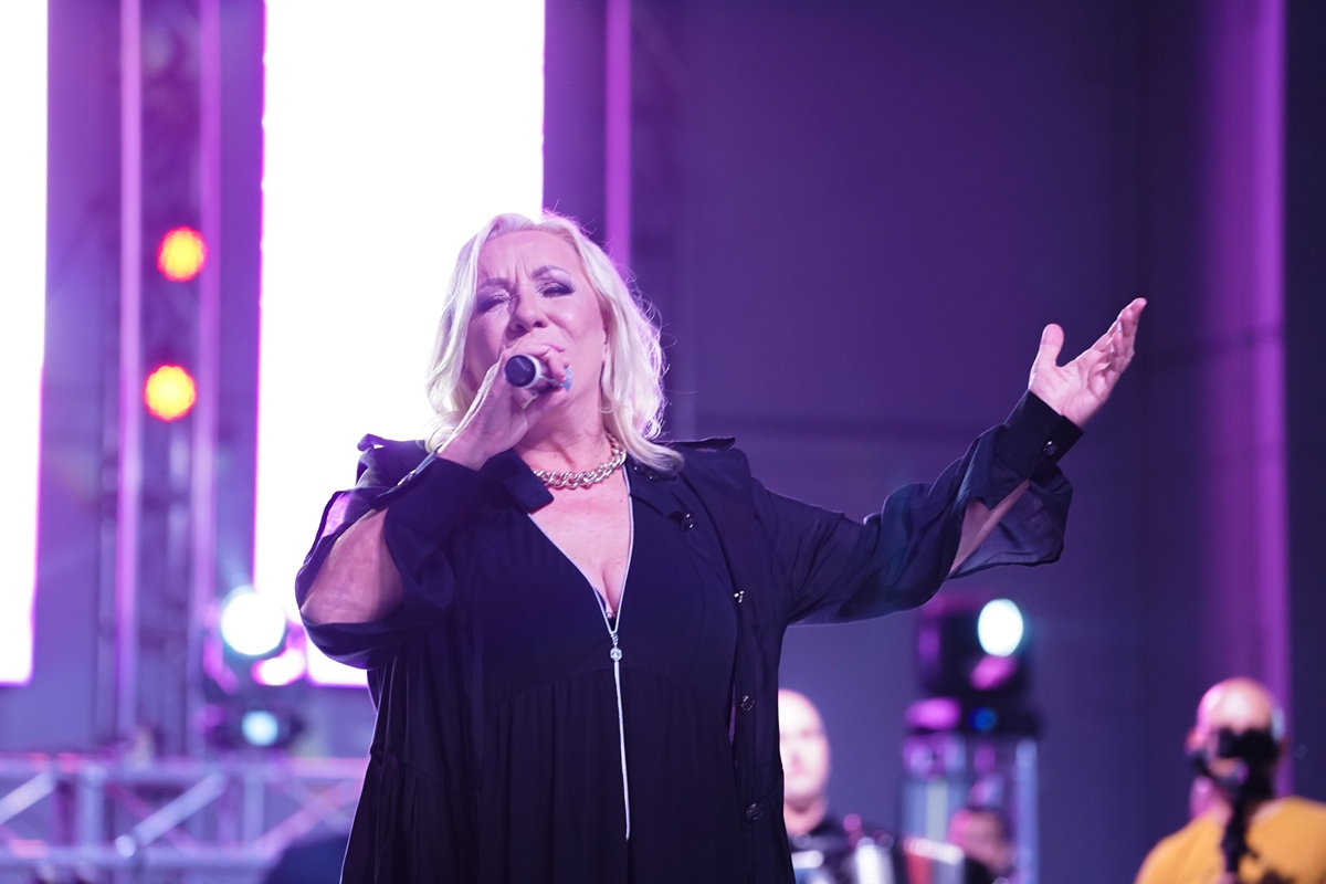 Snežana Djurišić, Ana Bekuta, Vesna Zmijanac i Mladen Cvetanović, koncert Compass Arena Chicago 2022. Foto Sasa Lukic Srpska Televizija USA