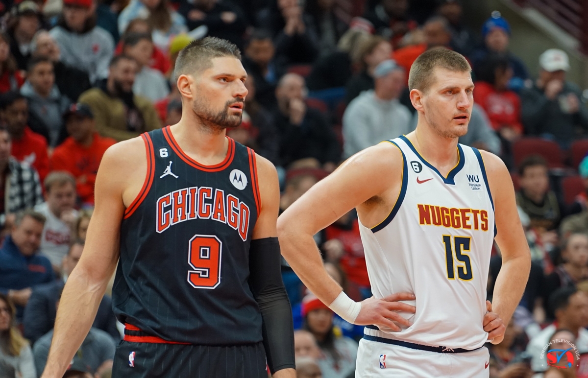 Nikola Jokic i Nikola Vucevic - Nuggets vs Bulls - Foto Sasa Lukic Serbian Television USA