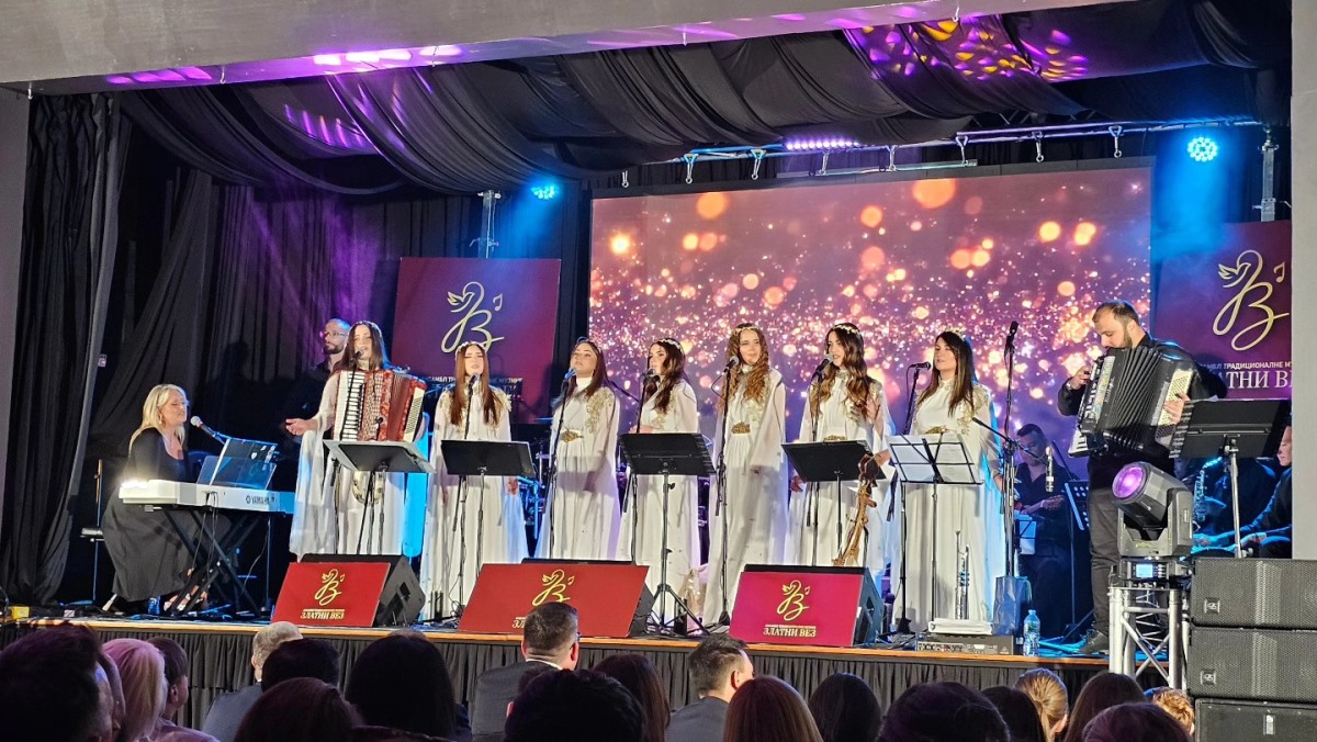 “ZLATNI VEZ” ODUŠEVIO PUBLIKU U ČIKAGU