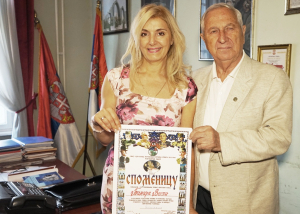 Dodela priznanja Tamari Vesni od SUPRS i Prela i Posela