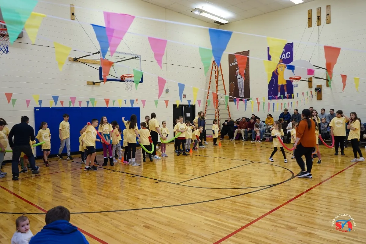 Decija_radionica_Dani_mog_detinjstva_u_sportskoj_sali_St._Nikola_u_Lajonsu